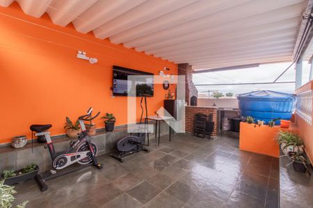 Casa à venda com 210m², 3 quartos e 3 vagas Casa à venda com 210m², 3 quartos e 3 vagasÁrea comum - Churrasqueira