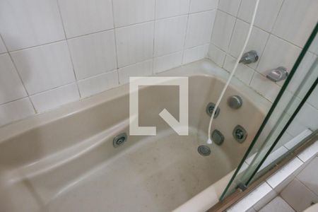 Apartamento à venda com 139m², 4 quartos e 2 vagas Apartamento à venda com 139m², 4 quartos e 2 vagasBanheiro da Suíte