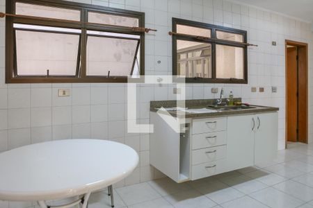 Apartamento à venda com 139m², 4 quartos e 2 vagas Apartamento à venda com 139m², 4 quartos e 2 vagasCozinha