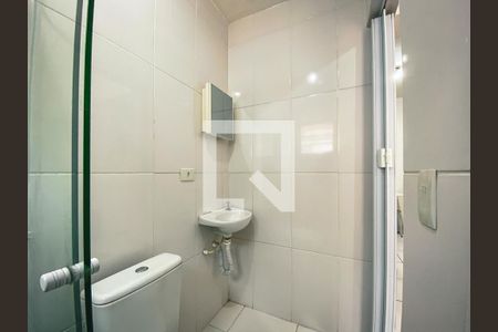 Banheiro de kitnet/studio para alugar com 1 quarto, 15m² em Jardim Esmeralda, São Paulo