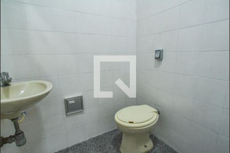 Casa à venda com 194m², 4 quartos e 2 vagasBanheiro de serviço