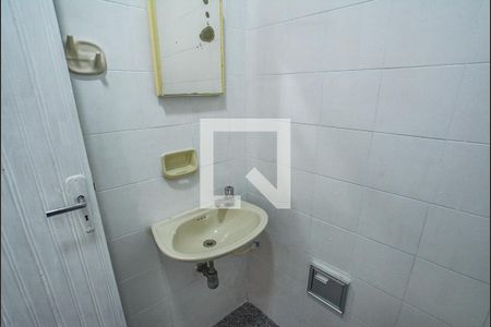 Casa à venda com 194m², 4 quartos e 2 vagasBanheiro de serviço