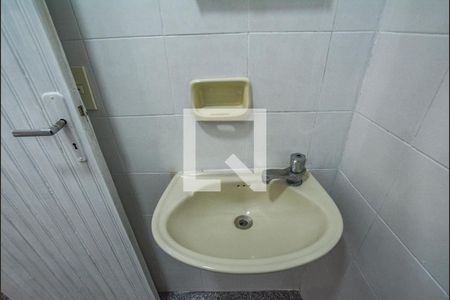 Casa à venda com 194m², 4 quartos e 2 vagasBanheiro de serviço