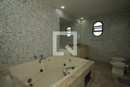 Apartamento para alugar com 225m², 2 quartos e 2 vagasBanheiro da suíte 1