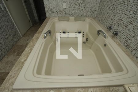 Apartamento para alugar com 225m², 2 quartos e 2 vagasBanheiro da suíte 1