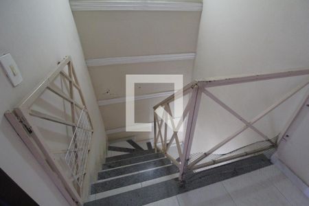 Casa à venda com 250m², 3 quartos e 3 vagasEscada