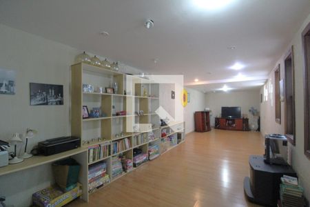 Casa à venda com 250m², 3 quartos e 3 vagasSala de TV