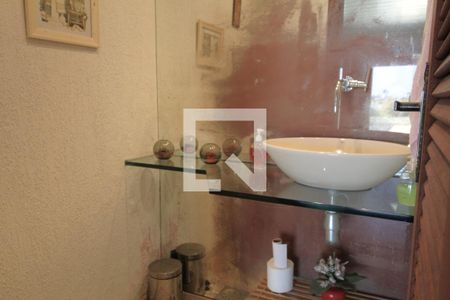 Casa à venda com 250m², 3 quartos e 3 vagasSalão - Banheiro