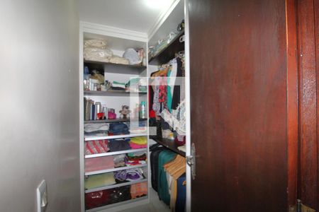Casa à venda com 250m², 3 quartos e 3 vagasSuíte - Closet