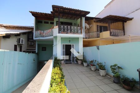 Casa à venda com 250m², 3 quartos e 3 vagasFrente da casa