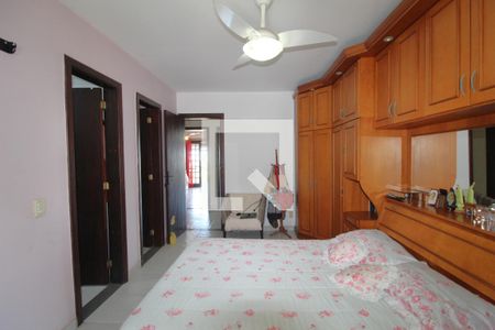 Casa à venda com 250m², 3 quartos e 3 vagasSuíte