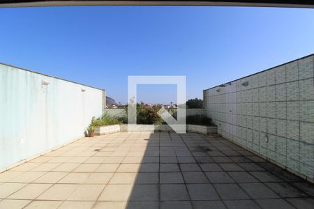 Casa à venda com 250m², 3 quartos e 3 vagasFundos da casa