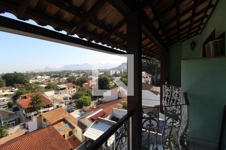 Casa à venda com 250m², 3 quartos e 3 vagasVaranda do quarto 2
