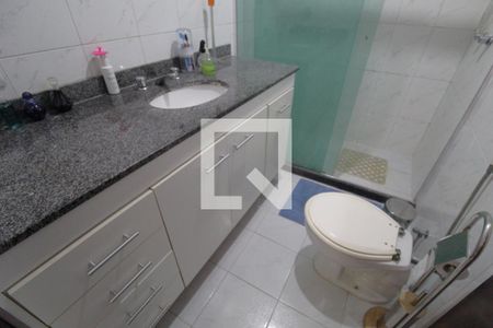 Casa à venda com 250m², 3 quartos e 3 vagasBanheiro da suíte