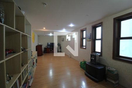 Casa à venda com 250m², 3 quartos e 3 vagasSala de TV