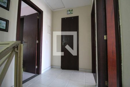 Casa à venda com 250m², 3 quartos e 3 vagasHall entre os quartos e o banheiro social