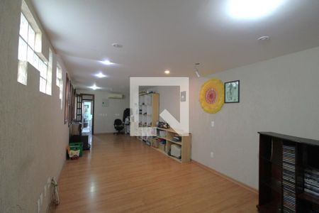 Casa à venda com 250m², 3 quartos e 3 vagasSala de TV