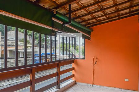 Casa à venda com 220m², 3 quartos e 3 vagas Casa à venda com 220m², 3 quartos e 3 vagasSacada