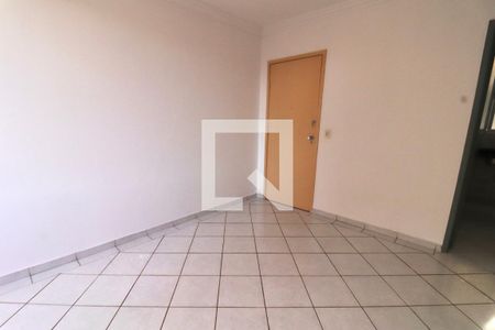 Sala de apartamento para alugar com 3 quartos, 85m² em Conjunto Fabiana, Goiânia