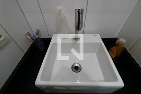 Casa à venda com 195m², 3 quartos e 3 vagasBanheiro da Suíte 1 - Pia