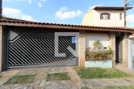 Casa à venda com 195m², 3 quartos e 3 vagasFachada com a plaquinha