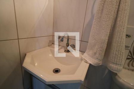 Casa à venda com 195m², 3 quartos e 3 vagasBanheiro da Suíte 2 - Pia