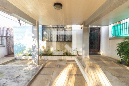 Casa à venda com 250m², 3 quartos e 1 vaga Casa à venda com 250m², 3 quartos e 1 vagaGaragem