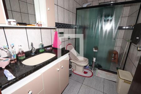 Casa à venda com 200m², 3 quartos e 2 vagasBanheiro Térreo