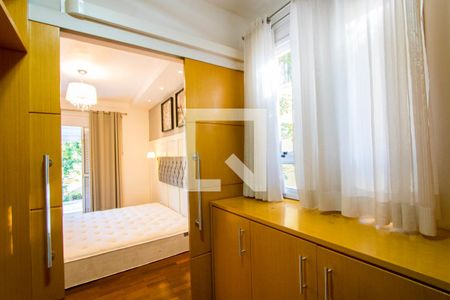 Casa de condomínio para alugar com 200m², 3 quartos e 2 vagas Casa de condomínio para alugar com 200m², 3 quartos e 2 vagasCloset do quarto 1