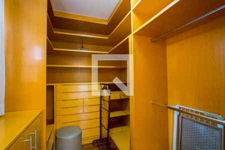 Casa de condomínio para alugar com 200m², 3 quartos e 2 vagas Casa de condomínio para alugar com 200m², 3 quartos e 2 vagasCloset do quarto 1