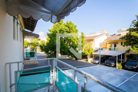 Casa de condomínio para alugar com 200m², 3 quartos e 2 vagas Casa de condomínio para alugar com 200m², 3 quartos e 2 vagasVaranda do quarto 1