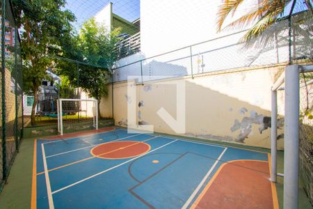 Casa de condomínio para alugar com 200m², 3 quartos e 2 vagas Casa de condomínio para alugar com 200m², 3 quartos e 2 vagasÁrea comum - Quadra esportiva