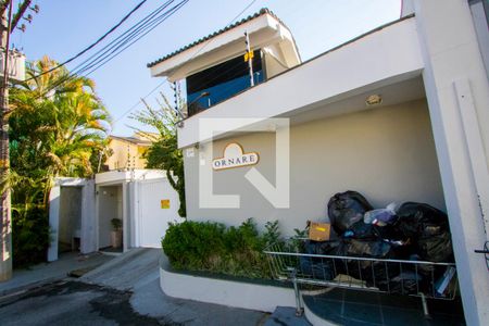 Casa de condomínio para alugar com 200m², 3 quartos e 2 vagas Casa de condomínio para alugar com 200m², 3 quartos e 2 vagasFachada do condomínio