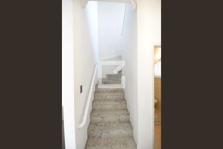 Casa à venda com 343m², 3 quartos e 3 vagasEscada