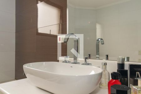 Apartamento para alugar com 210m², 4 quartos e 3 vagas Apartamento para alugar com 210m², 4 quartos e 3 vagasBanheiro da Suíte 1