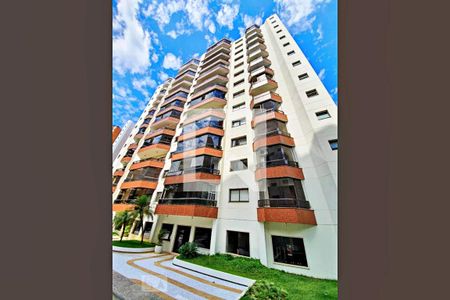 Apartamento para alugar com 210m², 4 quartos e 3 vagas Apartamento para alugar com 210m², 4 quartos e 3 vagasFachada