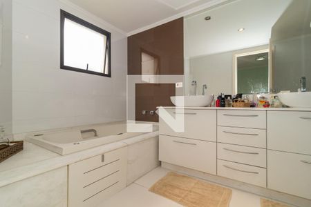 Apartamento para alugar com 210m², 4 quartos e 3 vagas Apartamento para alugar com 210m², 4 quartos e 3 vagasBanheiro da Suíte 1