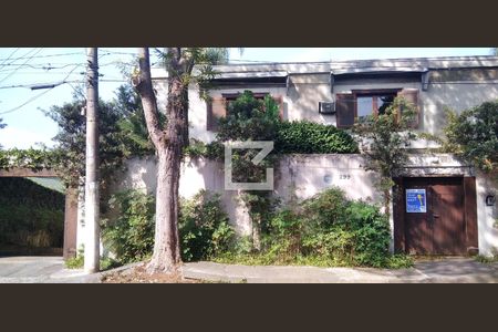 Casa para alugar com 962m², 7 quartos e 10 vagas Casa para alugar com 962m², 7 quartos e 10 vagasFachada