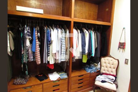 Casa para alugar com 962m², 7 quartos e 10 vagasCloset da suíte 1