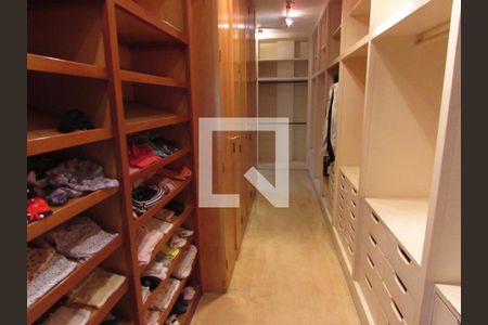 Casa para alugar com 962m², 7 quartos e 10 vagasCloset da Suíte Master