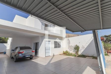 Casa à venda com 210m², 3 quartos e 4 vagas Casa à venda com 210m², 3 quartos e 4 vagasFachada