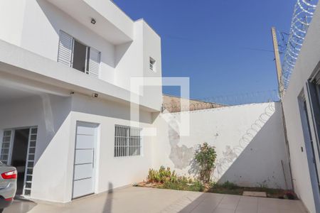 Casa à venda com 210m², 3 quartos e 4 vagas Casa à venda com 210m², 3 quartos e 4 vagasFachada