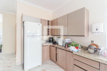 Casa à venda com 210m², 3 quartos e 4 vagas Casa à venda com 210m², 3 quartos e 4 vagasCozinha e Área de Serviço