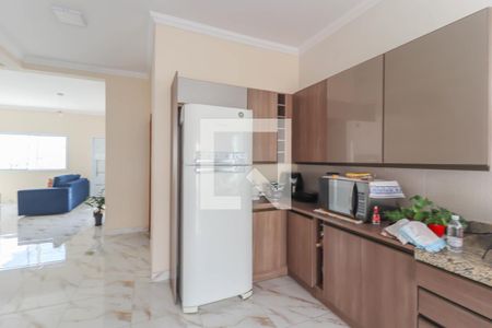 Casa à venda com 210m², 3 quartos e 4 vagas Casa à venda com 210m², 3 quartos e 4 vagasCozinha e Área de Serviço