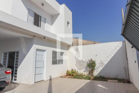 Casa à venda com 210m², 3 quartos e 4 vagas Casa à venda com 210m², 3 quartos e 4 vagasFachada