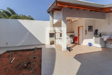 Casa à venda com 210m², 3 quartos e 4 vagas Casa à venda com 210m², 3 quartos e 4 vagasCozinha e Área de Serviço