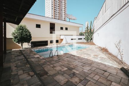 Casa à venda com 950m², 3 quartos e 2 vagas Casa à venda com 950m², 3 quartos e 2 vagasQuintal