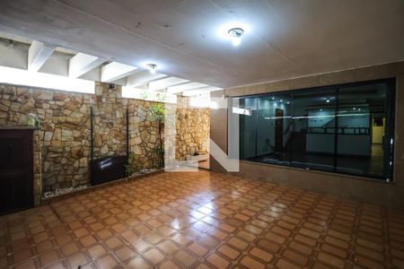Casa à venda com 950m², 3 quartos e 2 vagas Casa à venda com 950m², 3 quartos e 2 vagasGaragem