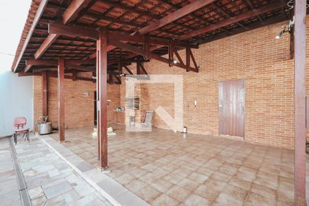 Casa à venda com 950m², 3 quartos e 2 vagas Casa à venda com 950m², 3 quartos e 2 vagasQuintal