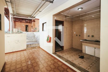 Casa à venda com 950m², 3 quartos e 2 vagas Casa à venda com 950m², 3 quartos e 2 vagasÁrea de Serviço